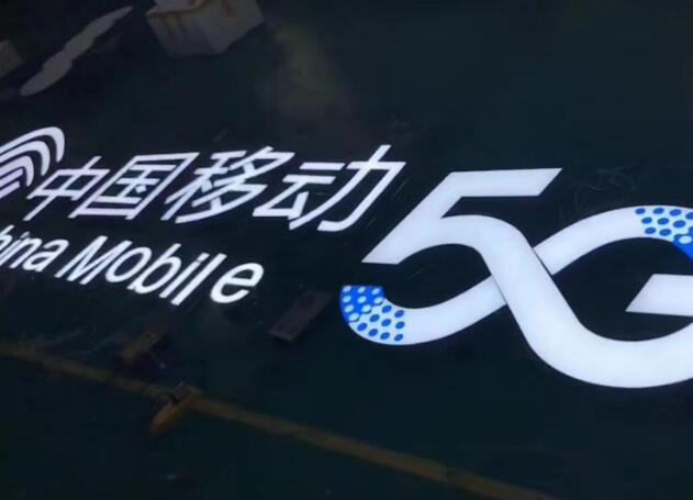 为什么说花季网站入口耐力板最适合做广告灯箱?